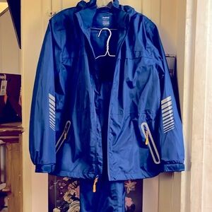 Boy’s brand new matching rain set. Reflective details, adjustable.